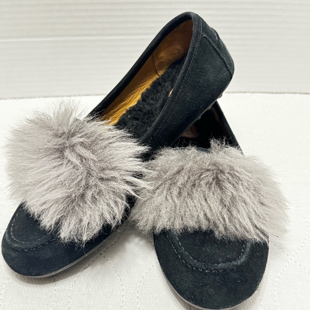 UGG Black Suede Slippers Gray Fur Trim Shearling Lining Rubber Sole W 7 VGC